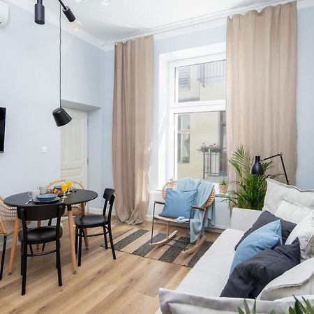 Barbacan Suites - Old Town Apartments - By Upstairs Красков Екстериор снимка