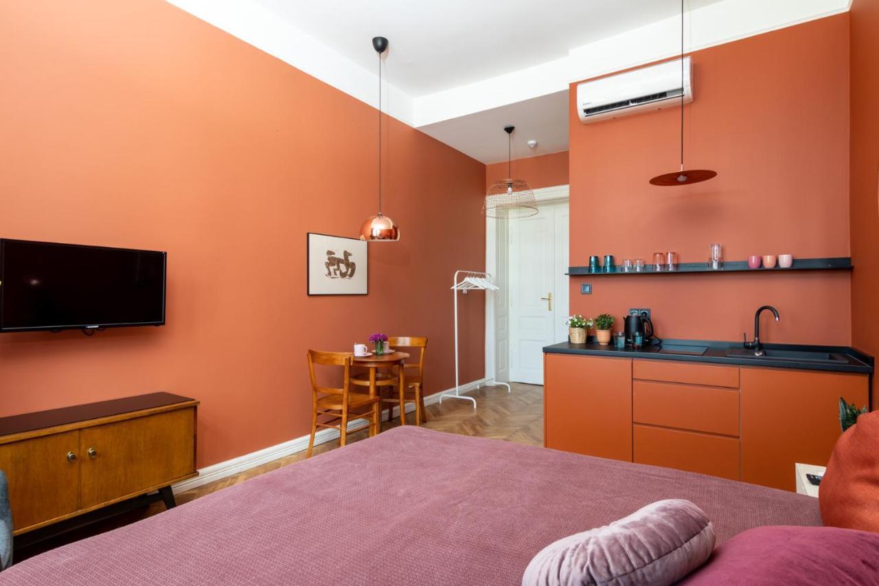 Barbacan Suites - Old Town Apartments - By Upstairs Красков Екстериор снимка