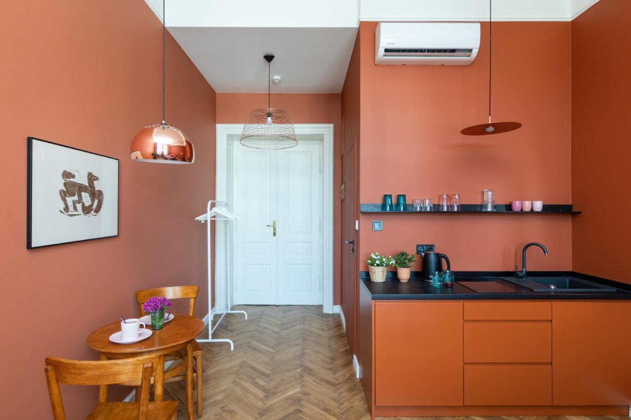Barbacan Suites - Old Town Apartments - By Upstairs Красков Екстериор снимка