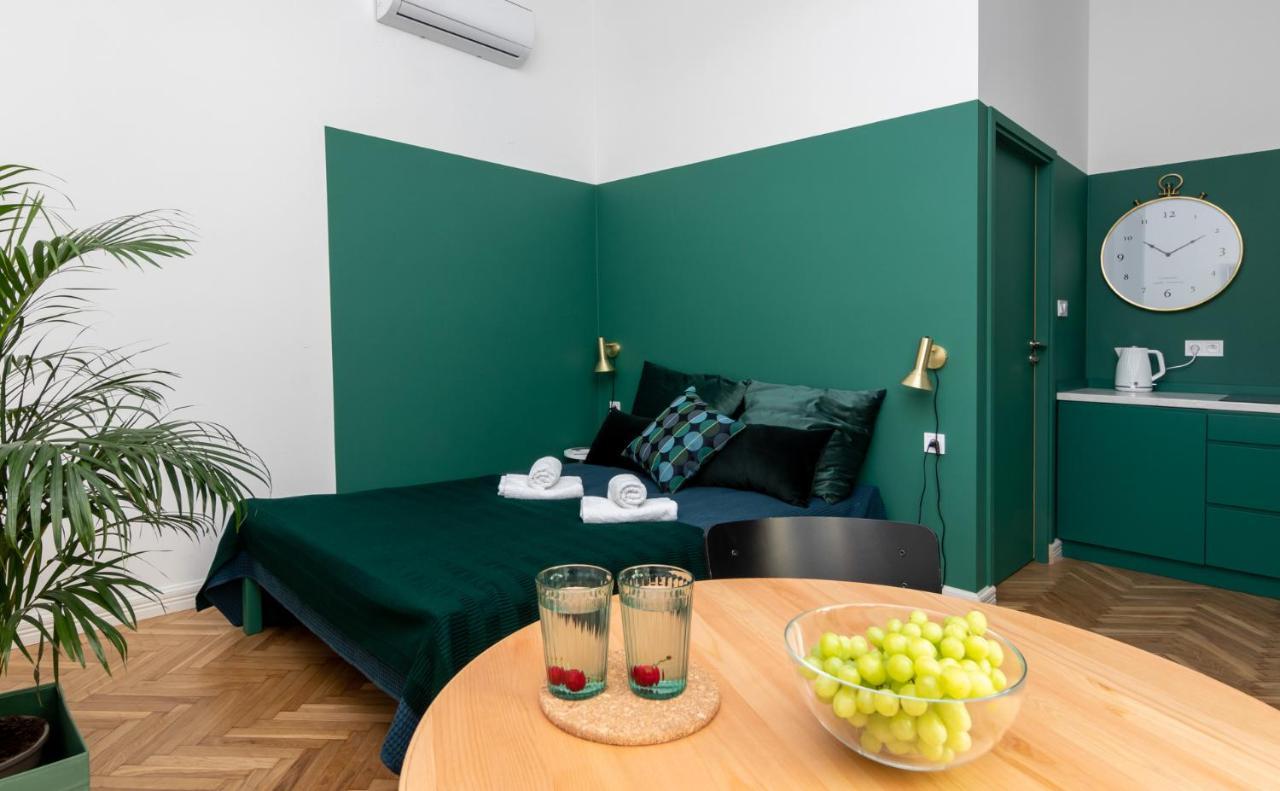 Barbacan Suites - Old Town Apartments - By Upstairs Красков Екстериор снимка