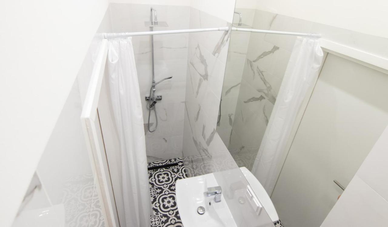 Barbacan Suites - Old Town Apartments - By Upstairs Красков Екстериор снимка