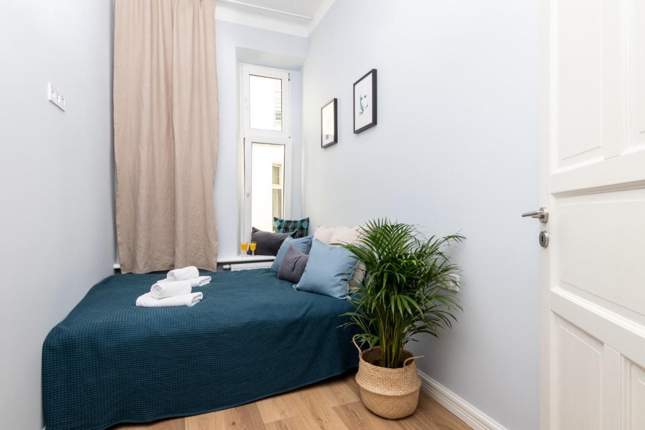 Barbacan Suites - Old Town Apartments - By Upstairs Красков Екстериор снимка