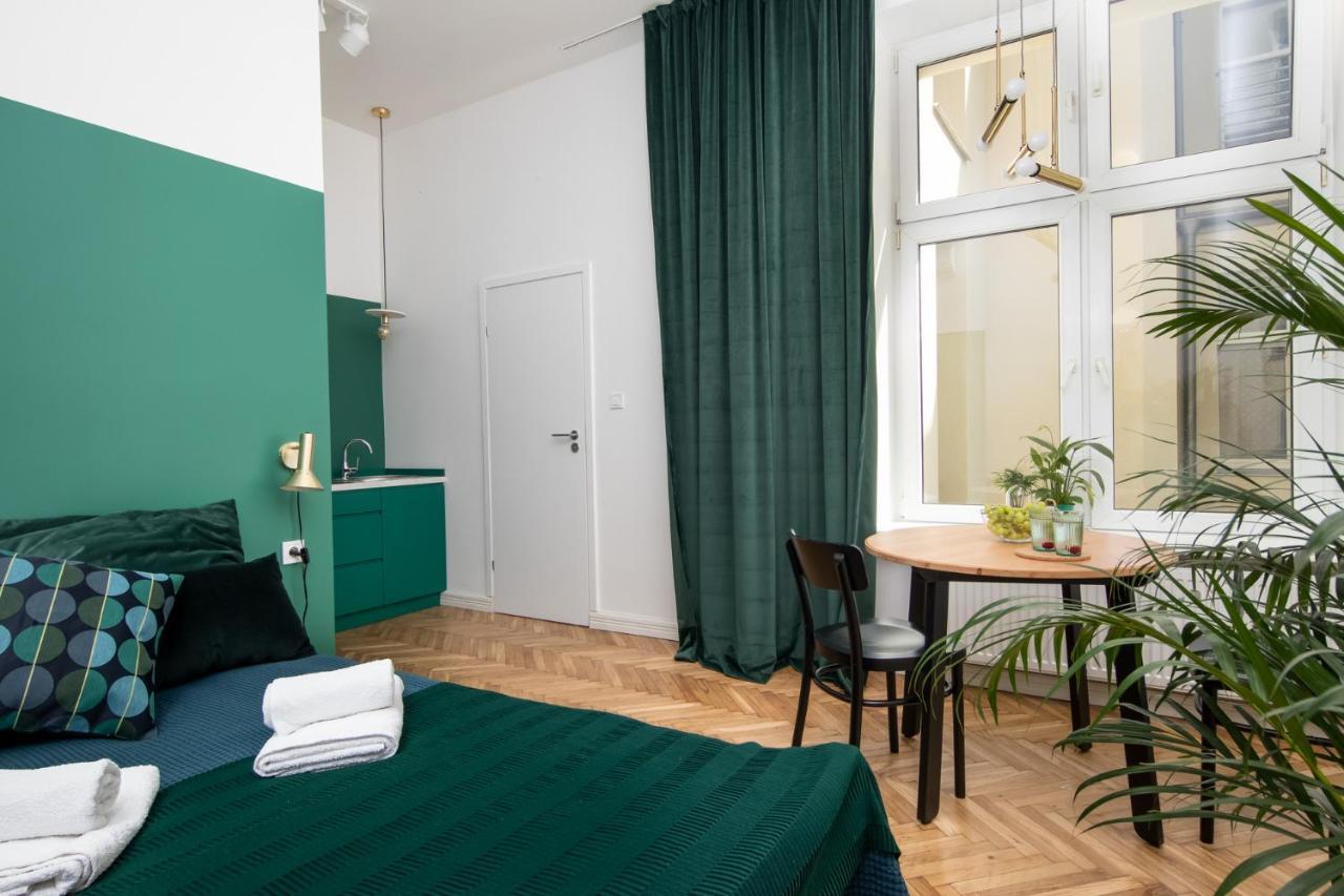 Barbacan Suites - Old Town Apartments - By Upstairs Красков Екстериор снимка