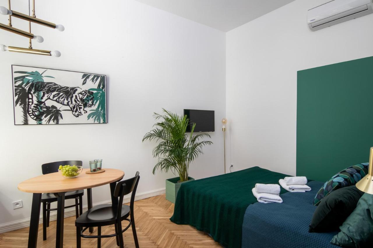 Barbacan Suites - Old Town Apartments - By Upstairs Красков Екстериор снимка