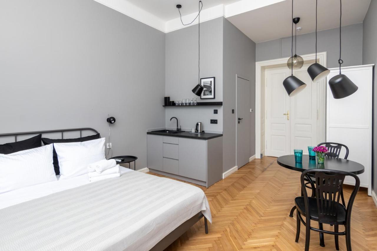 Barbacan Suites - Old Town Apartments - By Upstairs Красков Екстериор снимка
