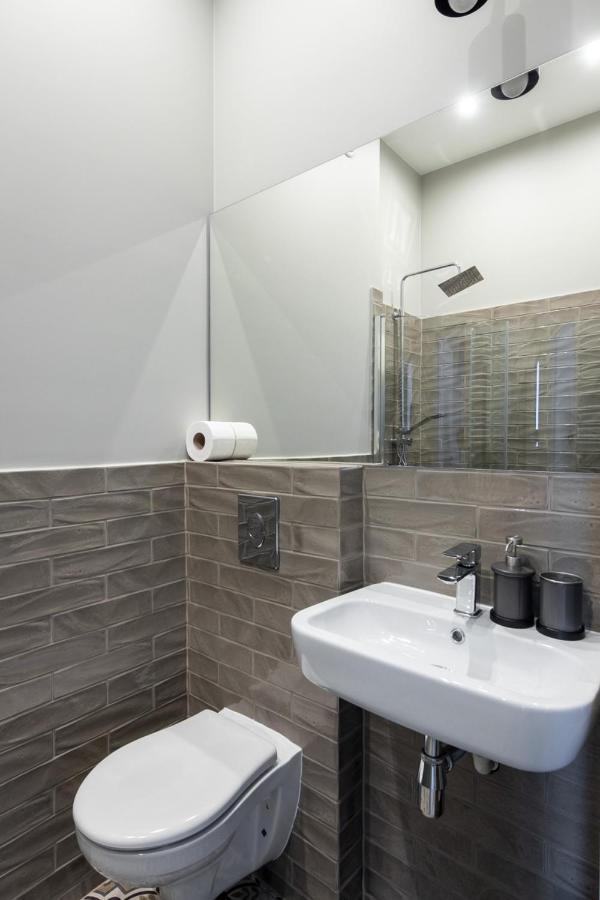 Barbacan Suites - Old Town Apartments - By Upstairs Красков Екстериор снимка