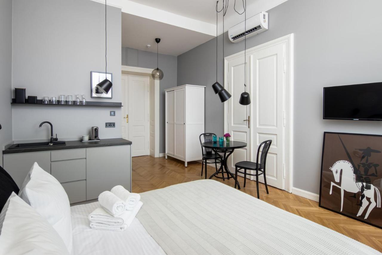 Barbacan Suites - Old Town Apartments - By Upstairs Красков Екстериор снимка
